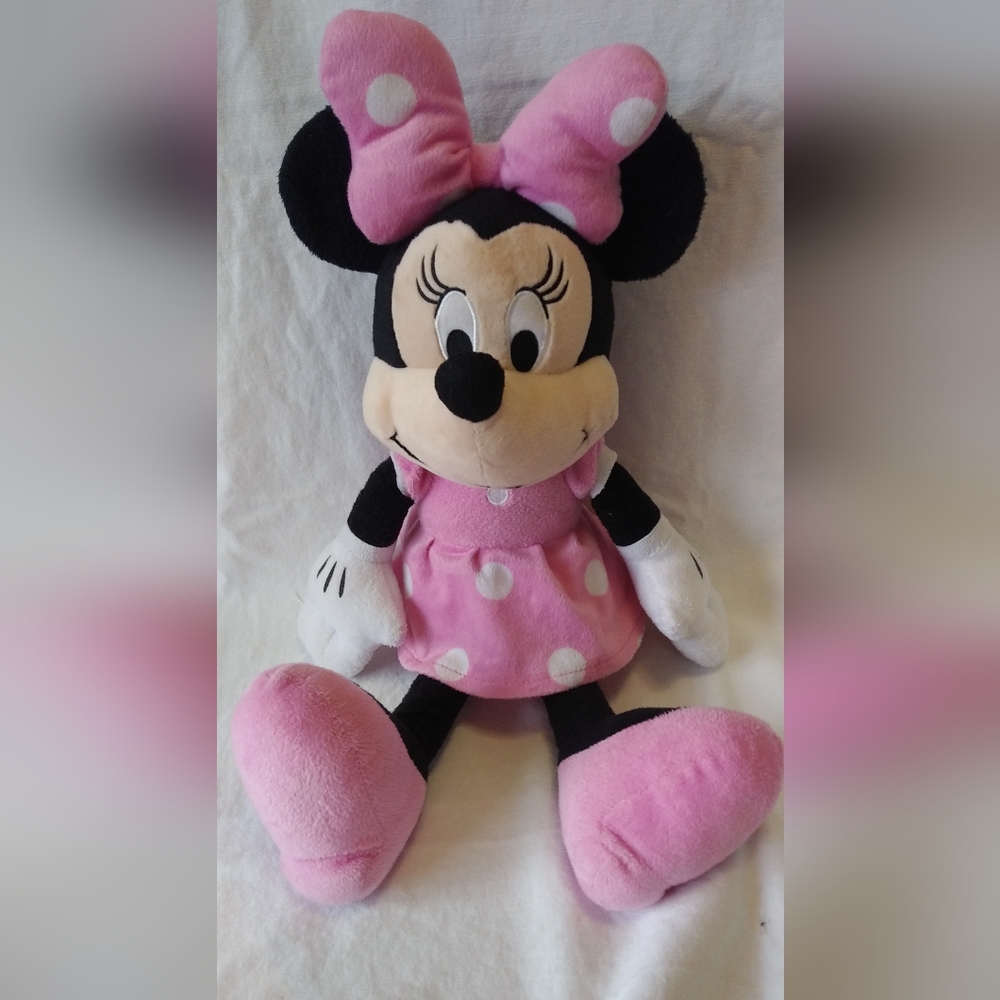 Disney Minnie Mouse Plush. 17 inches